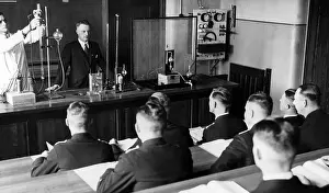 Excess: Chemistry class at the Naval Academy in Muerwik