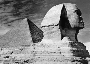 Cheops: Cheops Pyramid and Sphinx in Giza, ca. 1930's