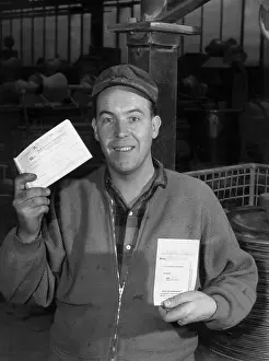 Klasse: Cheque instead of wage packet