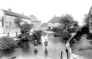 Chesham: Chesham, Waterside, from Lord's Mill 1906