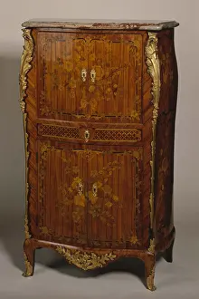 1760: Chest of drawers with doors