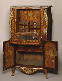 1760: Chest of drawers with doors