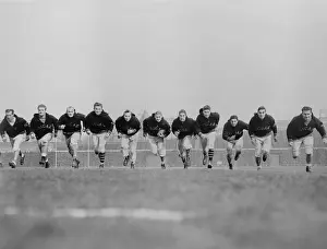 Lcgr1308: Chicago Bears backfield charge downfield during