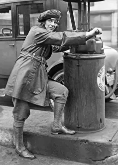 Refuel: Chicago gas station operator, 1927
