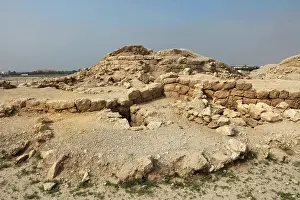 Mounds: Chieftain burial mound, Janabiyah, Bahrain