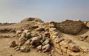Mounds: Chieftain burial mound, Janabiyah, Bahrain