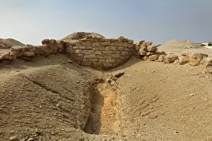 Mounds: Chieftain burial mound, Janabiyah, Bahrain
