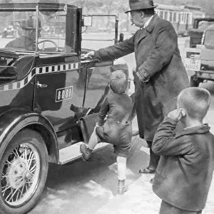Courier: Child labour, 1932