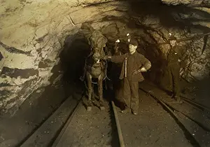 Hine: Child labour - social issues - coal mining
