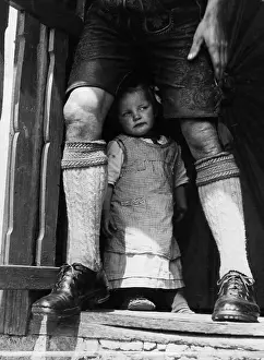 Knee: Child between the legs of her father, 1934