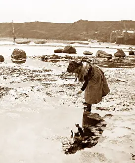 Newlyn: Child on Newlyn beach