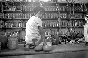 Groot: Child on rural store counter in Groot Marico
