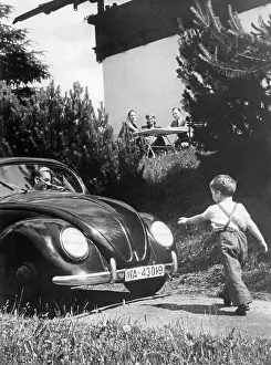 Volkswagen: Child with Volkswagen, 1939