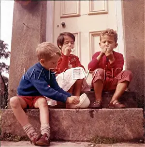 Sandles: CHILDREN BLOWING BUBBLES