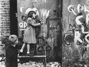 Bombsite: CHILDREN AT BOMBSITE