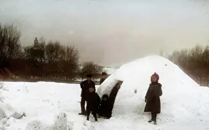 Igloo: Children building an igloo