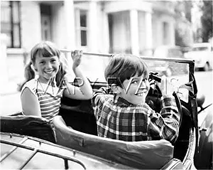 Pretends: CHILDREN IN CAR