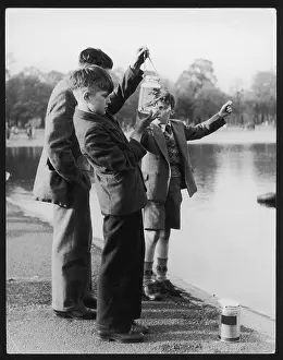 Tiddlers: CHILDREN CATCH TIDDLERS