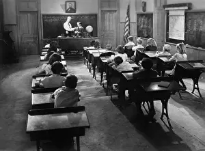 Academia: Children in a class room with a teacher