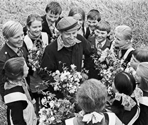 Congratulate: Children congratulate machine operator, 1976