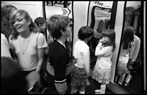 Distorting: Children with distorting mirrors