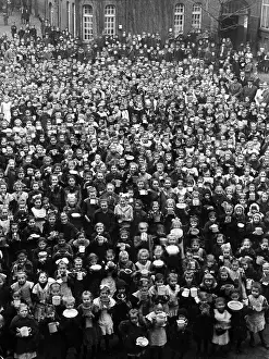 Schoolgirls: Children are fed in a Berlin school, around 1920
