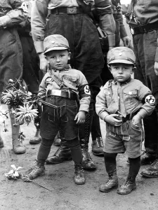 Gautag: Children in NS-uniform