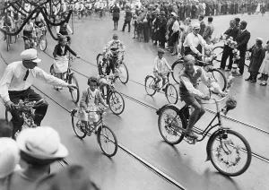 Immigration: Children at a parade in Erfurt, 1935