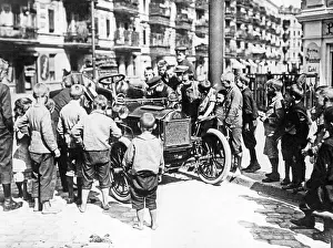 Curious: Children playing in Berlin, 1906