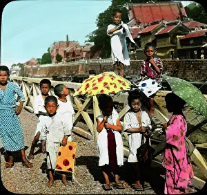 Zash: Children - Playing - Kites - Japan