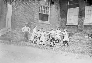 Yazoo: Children playing ring around the rosy, Yazoo ?