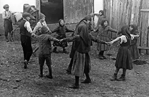 Spis: Children playing in the Spis, 1930