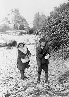 Merle: Children playing in Winter