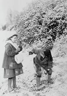 Merle: Children playing in Winter