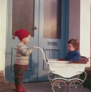 Bobble: CHILDREN WITH PRAM