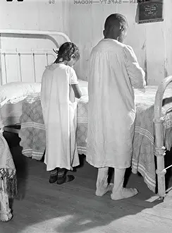 Nightgowns: children - prayer - religion - rural