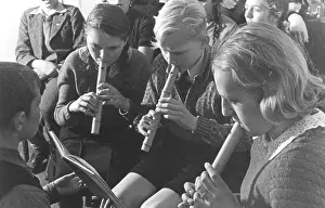 Classmate: CHILDREN ON RECORDERS