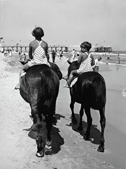 Heringsdorf: Two children ride horses on the beach
