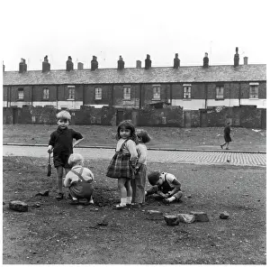 CHILDREN/RUBBLE 1960S
