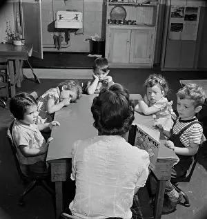 Cooperatively: Children - School - Teacher - Classroom