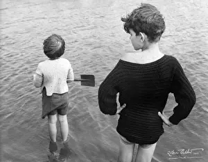 Rippling: Two children at the seaside