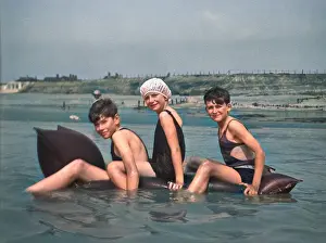 Lilo: Three children at the seaside