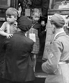 Necks: Children being sent to the countryside from Berlin, 1943