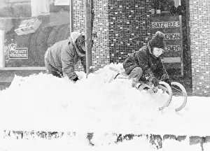 Imagno Brandstätter Images Gmbh: Children with a sled in Vienna 1976