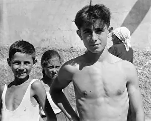 Squint: Three children in southern Italy