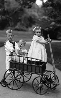 Alix: Children in a wagon, 1904