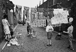 Cobblestones: Children and washing line in an alleyway