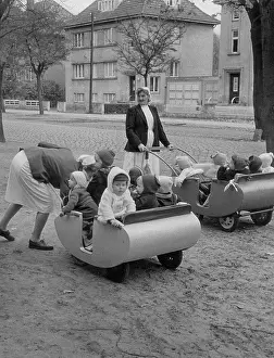 Demokratische: Childrens buggies in the GDR