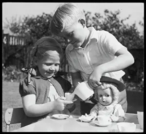 Teaset: CHILDREN'S DOLL & TEASET