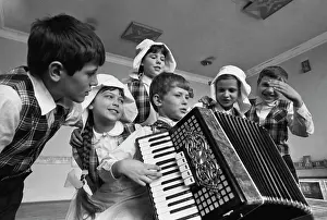 Poddubny: Children's music and dance ensemble